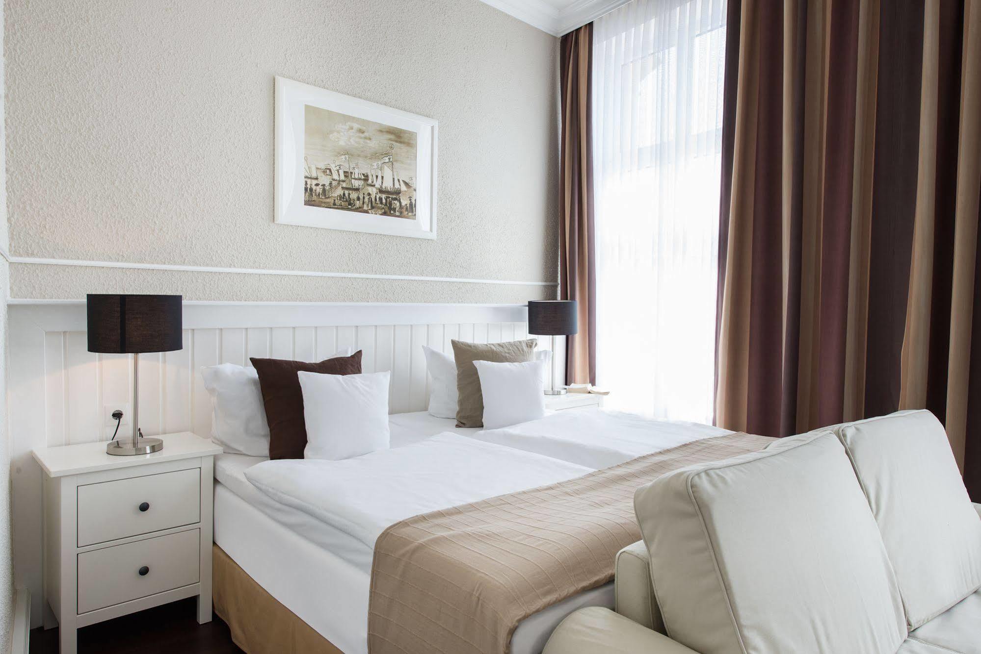 Hotel Щралзунд Екстериор снимка
