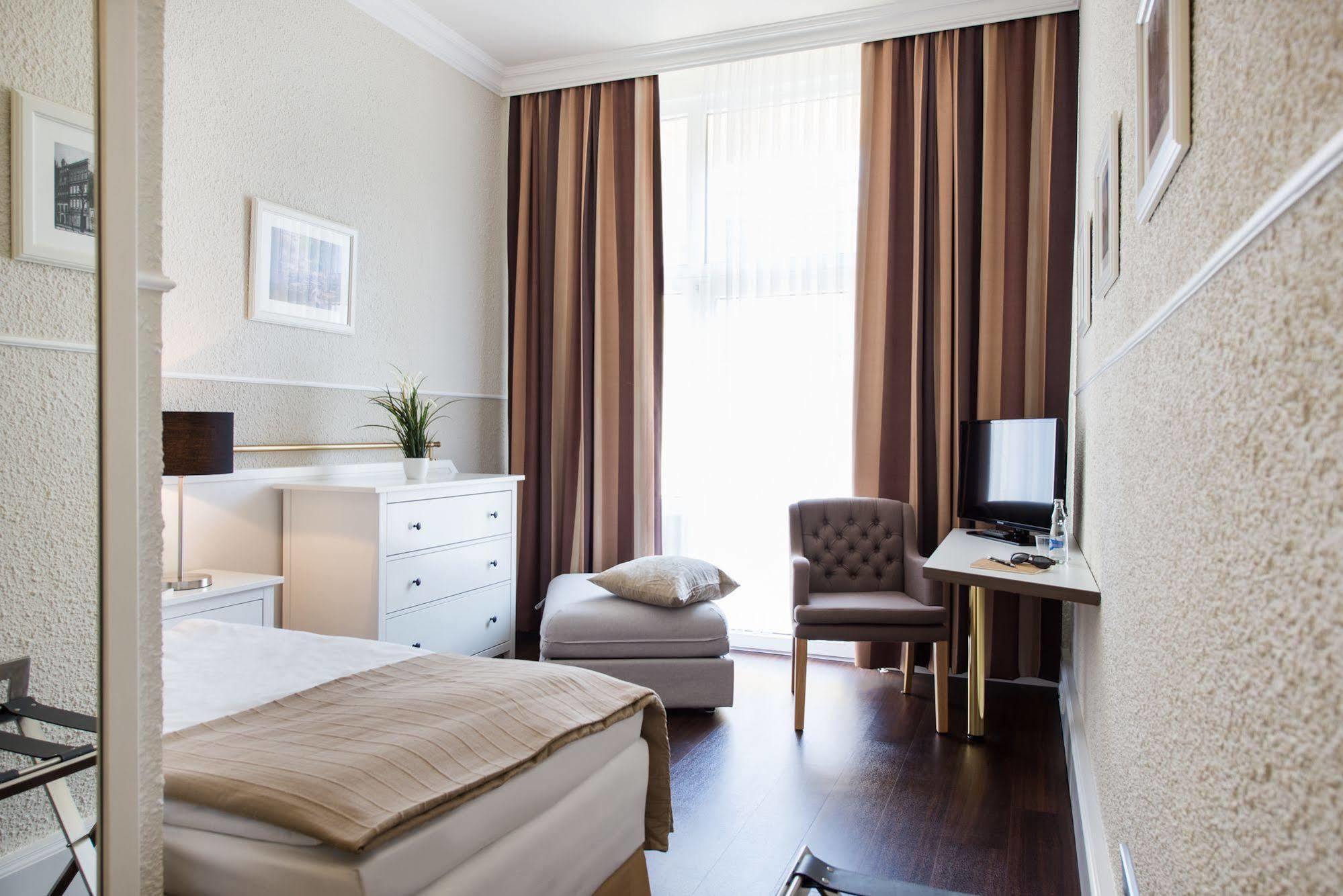 Hotel Щралзунд Екстериор снимка